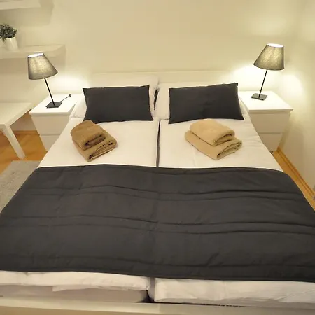Husitska Apartment *